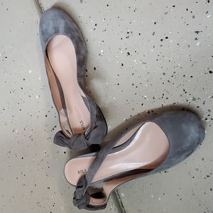 Womens low heel pumps